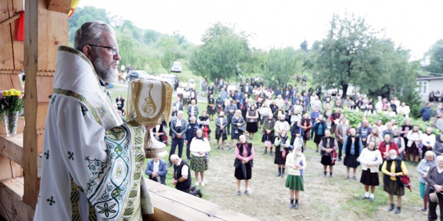 Hram și Sfânta Liturghie Arhierească la Mănăstirea „Sfântul Prooroc Ilie Tesviteanul” Dragomirești (GALERIE FOTO)