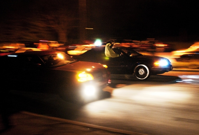 Moda „liniuțelor” a revenit în Baia Mare: Bulevardul Independenței, „scena show-urilor ilegale”. Polițiștii au întocmit dosar penal