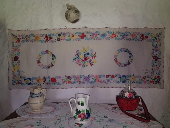 Puteți dona Muzeului de Etnografie și Artă Populară Maramureș ce găsiți prin lada de zestre a bunicilor