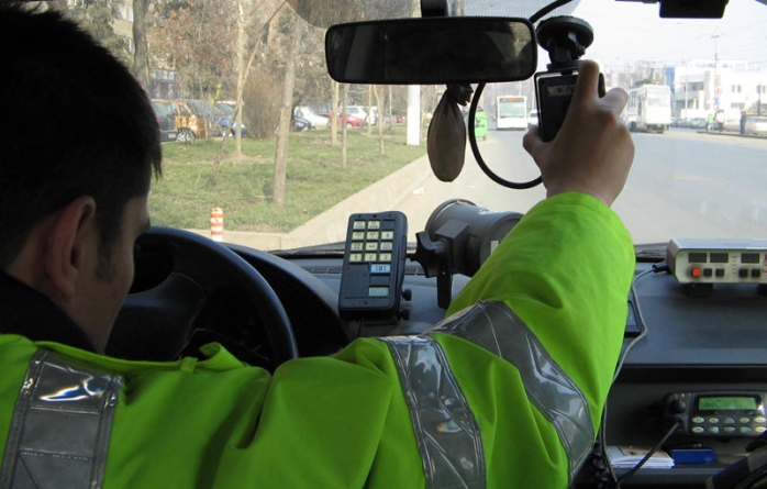 Dosarul „Șpagă la Rutieră”: Cine sunt polițiștii maramureșeni care primeau bani, brazi de Crăciun, alimente și alcool, ca „să închidă ochii” la infracțiuni rutiere