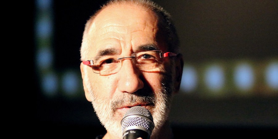 Actorul Răzvan Vasilescu vine în Baia Mare; spectacolul „Era ok și la 60” se va juca la Teatrul de Vară din municipiu