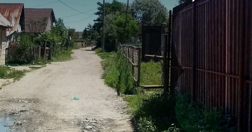 Neajunsuri reclamate la Coltău: Copii romi nu au acces la tehnologie, iar 40 de familii nu au apă și curent. Întâlnire fixată la școala din localitate