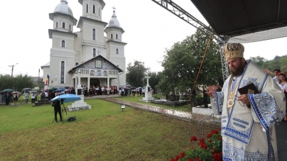 PS Timotei Sătmăreanul s-a aflat în mijlocul credincioșilor din Vălenii Șomcutei (GALERIE FOTO)