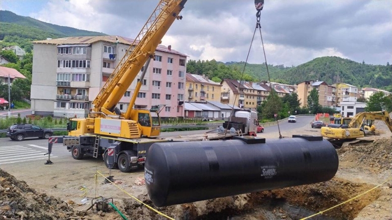 Vești bune de la Cavnic: Stația de carburanți va fi gata anul acesta. Sală de sport nouă la liceu. Continuă asfaltările și reabilitările termice (FOTO)