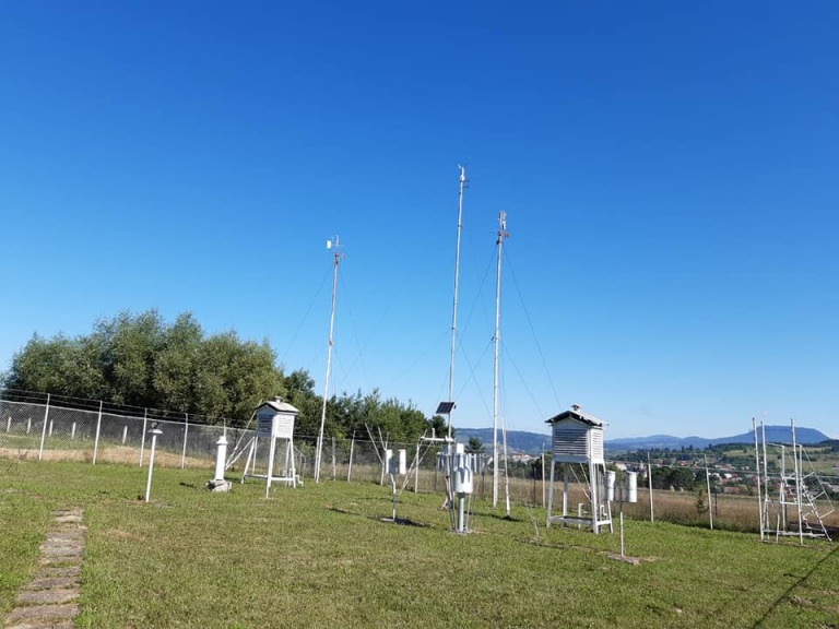 Măsurători în „polul frigului din Maramureș”: Stația meteo Târgu Lăpuș a împlinit anul acesta 33 de ani de activitate. Care sunt recordurile absolute înregistrate (FOTO)