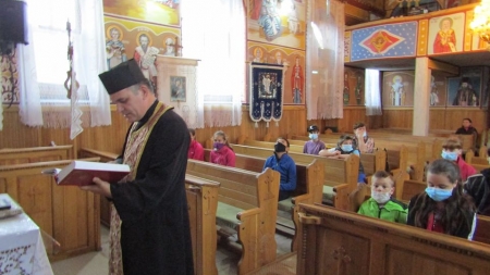 În Tămășești se desfășoară cea de-a II-a ediție a taberei creștine „Satul românesc între tradiție și credință” (GALERIE FOTO)