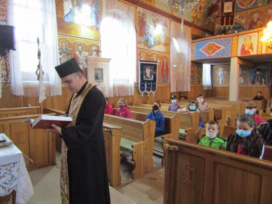 În Tămășești se desfășoară cea de-a II-a ediție a taberei creștine „Satul românesc între tradiție și credință” (GALERIE FOTO)