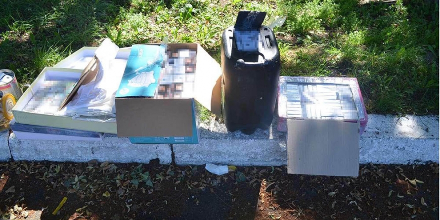Țigări de contrabandă ascunse în cutii de prăjituri, lenjerie, precum și într-o canistră de combustibil