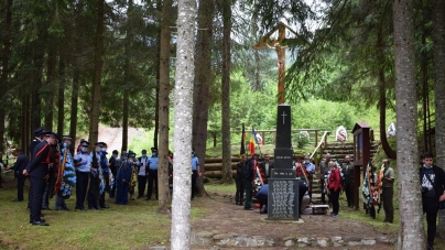Cimitirul Militar de la Miraj, de pe Valea Vaserului, a împlinit 103 ani; au fost aprinse candele și depuse coroane pentru eroi (GALERIE FOTO)