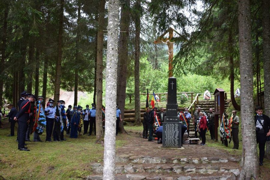 Cimitirul Militar de la Miraj, de pe Valea Vaserului, a împlinit 103 ani; au fost aprinse candele și depuse coroane pentru eroi (GALERIE FOTO)