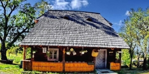 Maramureșul excepțional: La Casa din Vale, Iacob Oniga a trăit „sub raftul vieții”. Imagini superbe din cel mai frumos sat din România (FOTO)