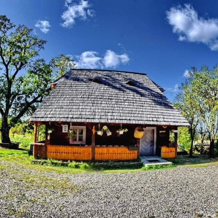 Maramureșul excepțional: La Casa din Vale, Iacob Oniga a trăit „sub raftul vieții”. Imagini superbe din cel mai frumos sat din România (FOTO)