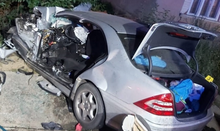 Impact fatal: Un băimărean a decedat după ce mașina pe care o conducea a fost spulberată de un camion. Patru victime, din care trei minore, transportate la spital (FOTO)