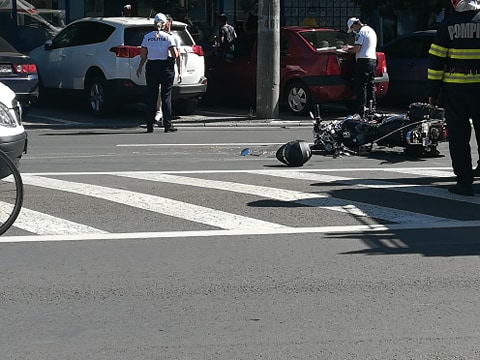 Ultima oră: Motociclist accidentat în centrul municipiului Baia Mare, pe bulevardul București (FOTO)
