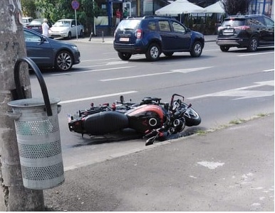 Accident rutier: Încă un motociclist rănit. S-a întâmplat în centrul municipiului Baia Mare (FOTO)