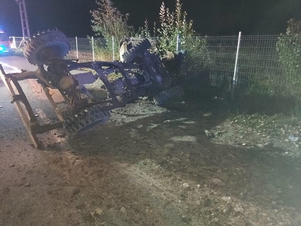 Accident teribil: Un autovehicul de teren s-a izbit violent de un stâlp de beton. Au rezultat patru victime, printre care un adolescent (FOTO)