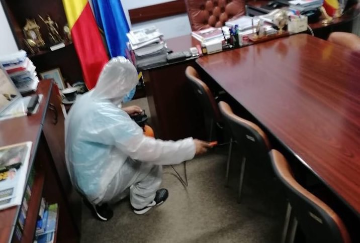 Situație în Fărcașa: Primarul și membri ai familiei sale, infectați cu COVID-19. Opt persoane, în izolare la domiciliu. Primăria funcționează în regim de avarie