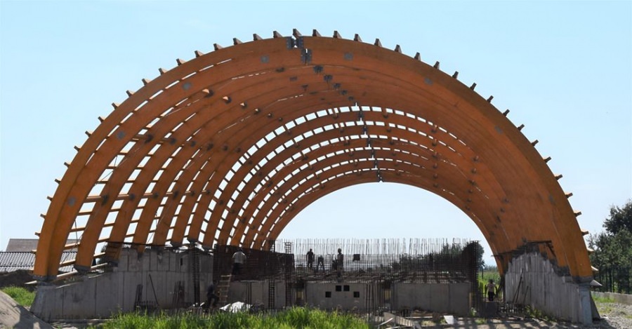 Lucrările la bazinul de înot din Fărcașa avansează cu pași repezi (FOTO)
