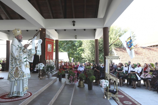 Slujba de binecuvântare a capelei și Sfânta Liturghie Arhierească în Parohia „Nașterea Maicii Domnului” Bixad (GALERIE FOTO)