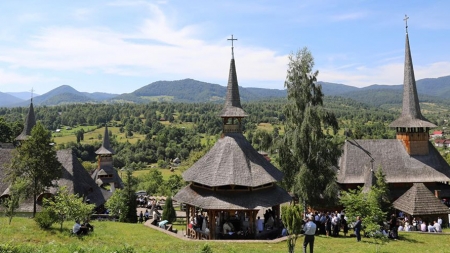 A fost hram la Mănăstirea Botiza; „Pe Dumnezeu dacă Îl iubim, nu trebuie să facem nimic ca să-L supărăm” – a precizat PS Iustin (GALERIE FOTO)