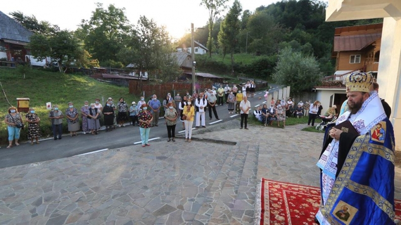 PS Timotei Sătmăreanul a săvârșit Slujba Paraclisului Maicii Domnului în Parohia Cavnic I (GALERIE FOTO)