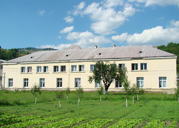 Situație critică: Focar de COVID-19 la Centrul de Îngrijiri și Asistență de la Poienile de sub Munte, 34 beneficiari infectați. Centrul a fost carantinat!