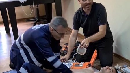 Exemplu pozitiv în Maramureș: Defribilatoare automate montate într-o comună din județ. Populația, instruită să le folosească în caz de nevoie (FOTO)