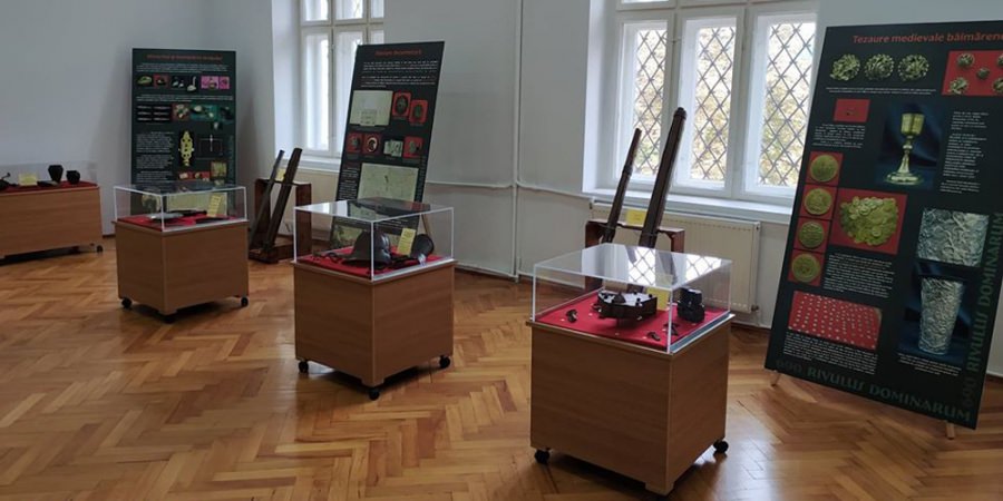 La Muzeul Județean de Istorie și Arheologie Maramureș: Expoziția Baia Mare – oraș liber regal (GALERIE FOTO)