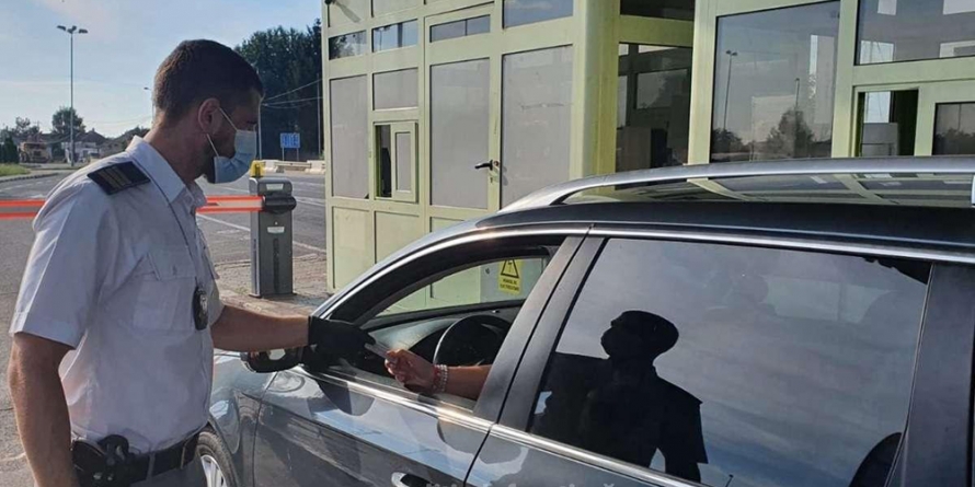 Căutat de autorități pentru furt, reținut la vamă