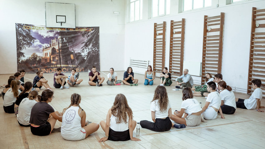 Începe Festivalul de Teatru Tânăr IDEO IDEIS în Baia Mare; vor fi prezenți Pavel Bartoș, Sânziana Tarța și Daniel Dragomir