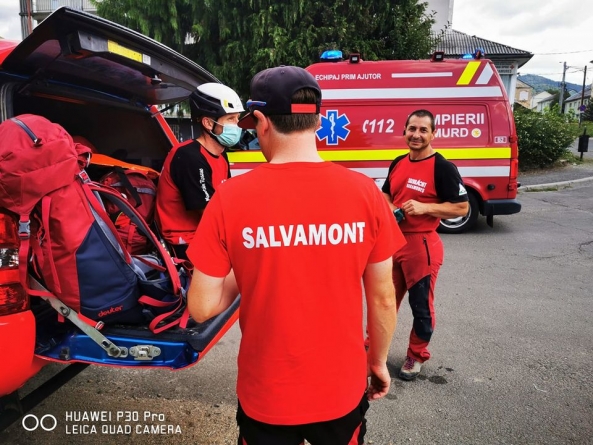 Intervenție Salvamont: O turistă s-a accidentat în zona Lacului Albastru din Baia-Sprie