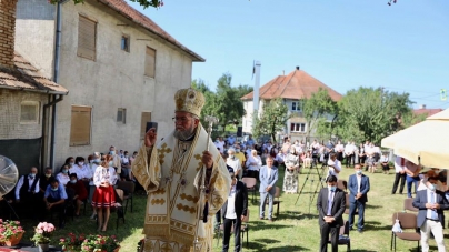 PS Părinte Iustin a târnosit biserica din Iojib (GALERIE FOTO)