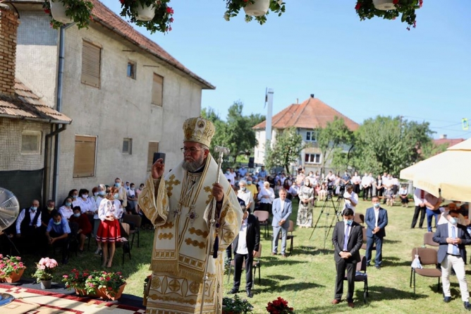 PS Părinte Iustin a târnosit biserica din Iojib (GALERIE FOTO)
