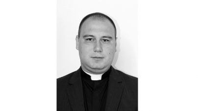 Comunitate în doliu: Rămășițele pământești ale preotului romano-catolic din Seini, decedat la nici 35 de ani, vor fi depuse luni în lăcașul de cult