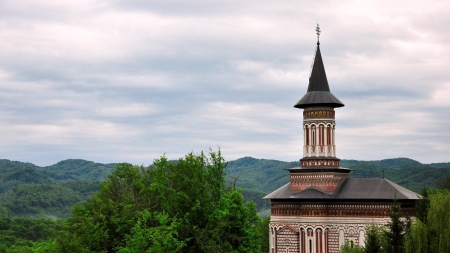 Care este programul liturgic la Mănăstirea Rohia cu ocazia sărbătorii Înălțarea Sfintei Cruci