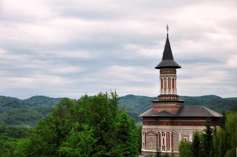 Care este programul liturgic la Mănăstirea Rohia cu ocazia sărbătorii Înălțarea Sfintei Cruci