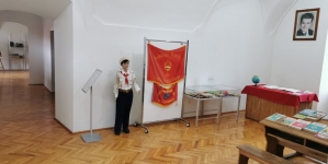 La Muzeul Județean de Istorie și Arheologie Maramureș: Expoziția „Tot înainte! Elev în România comunistă” (GALERIE FOTO)