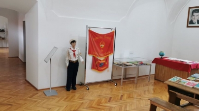 La Muzeul Județean de Istorie și Arheologie Maramureș: Expoziția „Tot înainte! Elev în România comunistă” (GALERIE FOTO)