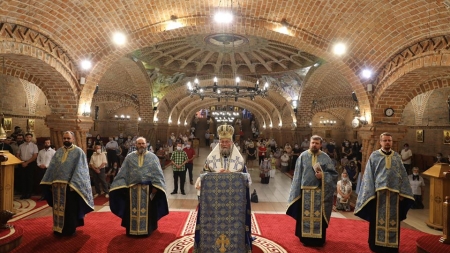 Slujba Paraclisului Maicii Domnului la Catedrala Episcopală „Sfânta Treime” din Baia Mare (GALERIE FOTO)