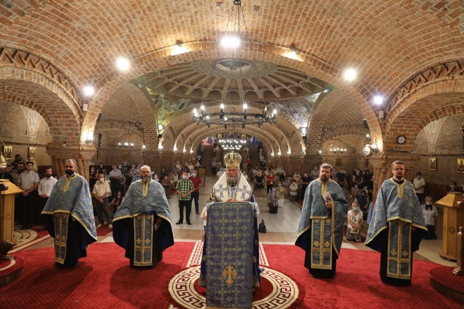 Slujba Paraclisului Maicii Domnului la Catedrala Episcopală „Sfânta Treime” din Baia Mare (GALERIE FOTO)