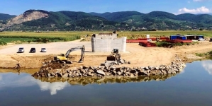 Conexiune rutieră: Care este stadiul lucrărilor la podul peste Someș care va lega orașul maramureșean Seini de comuna sătmăreană Pomi (FOTO)