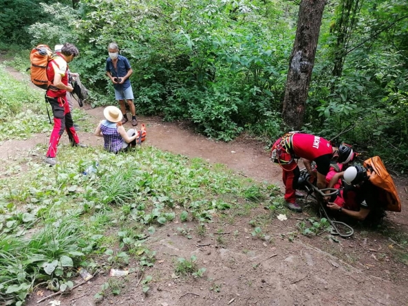 Actualizare: Salvamont în acțiune: Femeie accidentată în zona Măgura din Baia Mare. Turiști rămași fără resurse rătăciți în zona Repedea (FOTO)