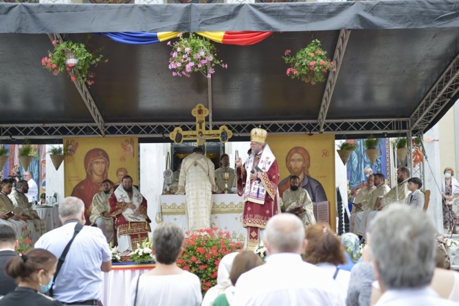 PS Iustin și PS Timotei Sătmăreanul au resfințit Catedrala „Adormirea Maicii Domnului” din Satu Mare (GALERIE FOTO)