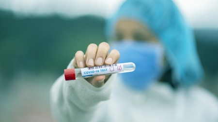 Noul coronavirus nu ține cont de locul de muncă: Cadre medicale infectate la Spitalul Județean din Baia Mare. Cadru didactic internat. Care este situația la Leordina și Fărcașa
