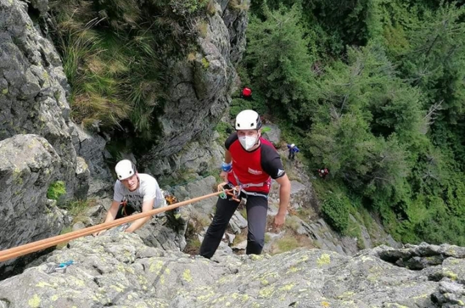 10 voluntari aspiranți ai Serviciului Public Județean Salvamont Maramureș susțin testarea în vederea participării la Școala Națională Salvamont România