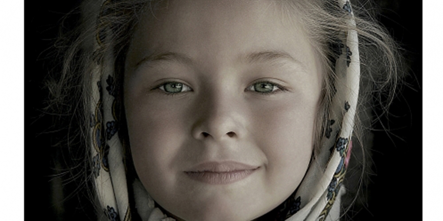 Record mondial: Portretul unei fetițe din Botiza i-a adus fotografului peste 400 de premii în 53 de țări de pe șase continente (FOTO)