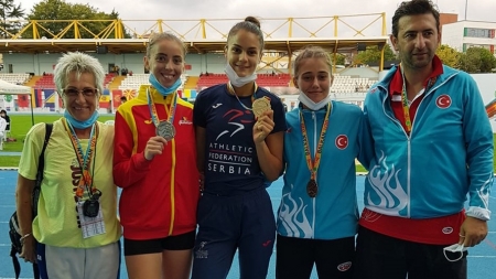 Adnana Matyus este vicecampioană balcanică, Andrei Poci – medalie de bronz