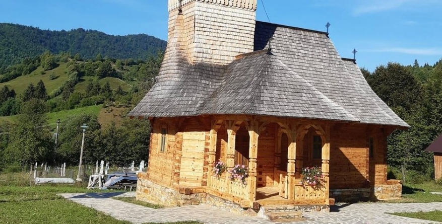 Hram: Mănăstirea “Nașterea Maicii Domnului” Valea Scradei din Vișeu de Sus îmbracă straie de sărbătoare
