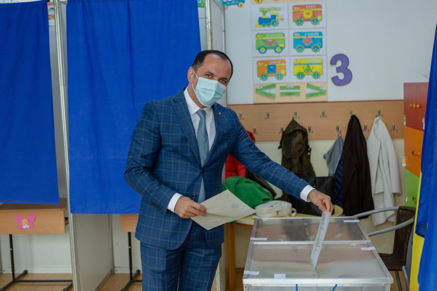 Fraudă la Baia Mare! Mircea Cirț solicită renumararea voturilor!