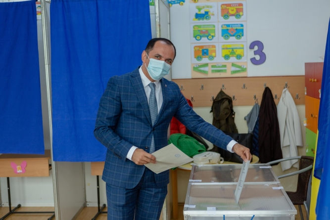 Fraudă la Baia Mare! Mircea Cirț solicită renumararea voturilor!